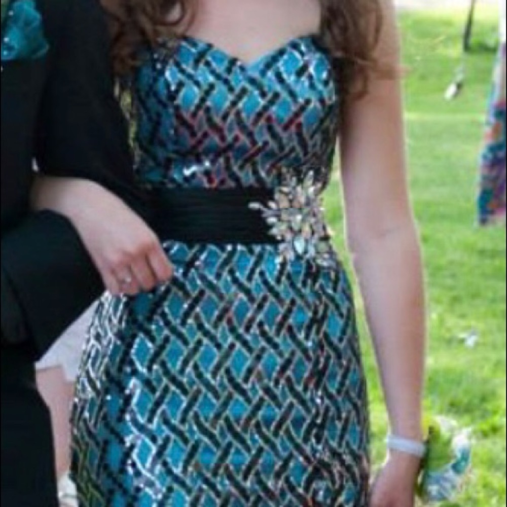 Prom Dress - Picture 3 of 8